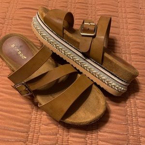 Bamboo platform beaded sandals size 7.5